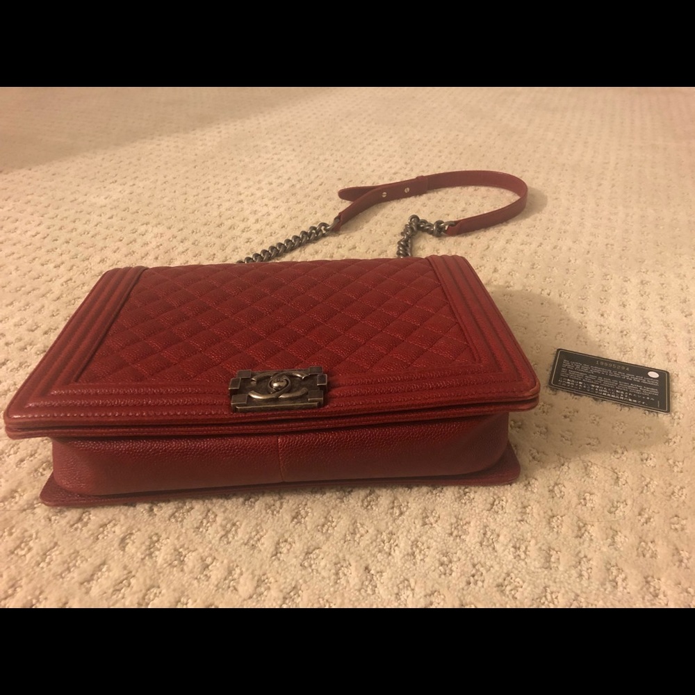 Red Chanel large caviar skin ruthenium tone metal - Picture 3 of 7